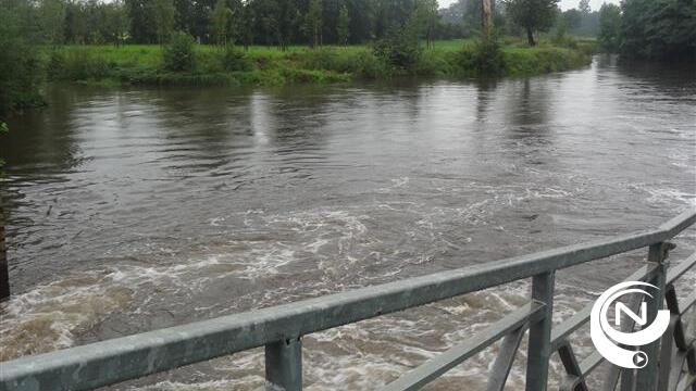 Hevige regenval zorgt voor slechts beperkte wateroverlast in Neteland, slippartij op E313