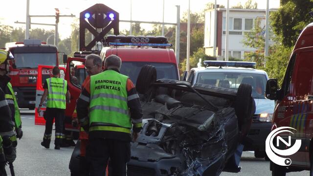 40-jarige bestuurder zwaargewond bij aanrijding met 4 wagens op Herentalse Ringlaan 