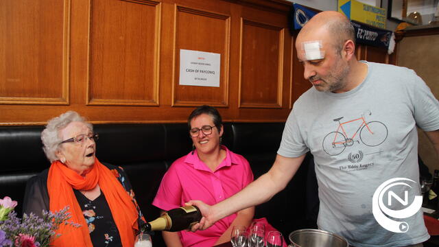 Flukse Maria (103) : 'Op tijd glaaske champagne, ne porto bij Den Druyts en iedere dag genieten'
