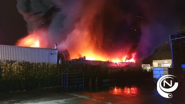 Uitslaande bedrijfsbrand bij GRCT BV afvalverwerking aan Moerbroek - foto's - UPDATE