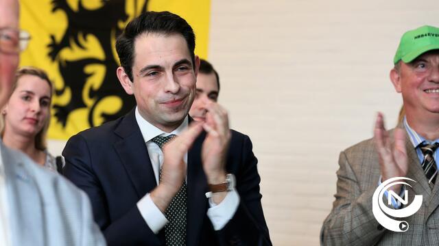  Vlaams Belang blijft de grootste partij, premier Alexander De Croo (Open VLD) de populairste: dit zegt "De Stemming"