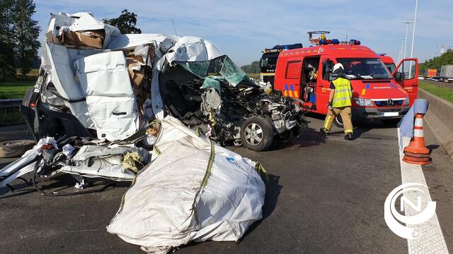 E313 weer vrij richting Hasselt na ongeval met vrachtwagens (2)