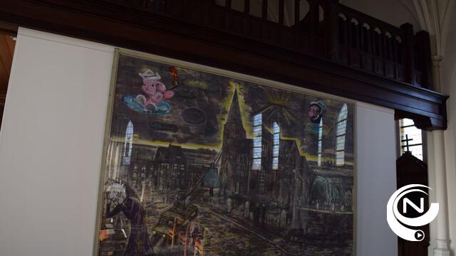  Mega schilderij voor nieuwe expo Jakob Smitsmuseum hangt in Kerk Sluis