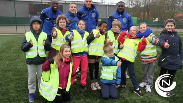 Kinderen en voetballers KVC Westerlo scoren samen gezonde doelpunten 