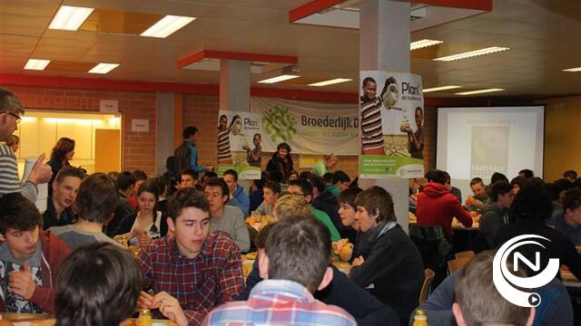 Leerlingen en leerkrachten kOsh Campus Scheppersstraat ontbijten ten voordele van Broederlijk Delen
