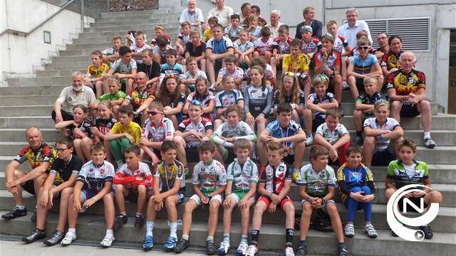 Staan 300 jonge wielrennertjes Vlaamse Wielerschool binnenkort op straat? 