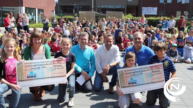 kOsh : cheques €1.930 sponsortocht (W)Onderwijs voor Broederlijk Delen en Make a Wish