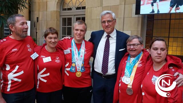 Kris Peeters huldigt Liam De Ceuster en medaillewinnaars van World Games Special Olympics Abu Dhabi