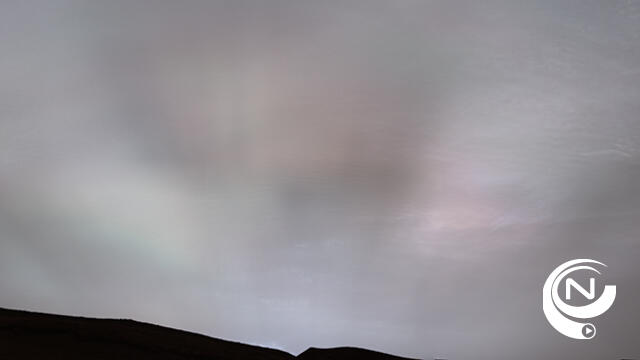 Marsrover Curiosity maakt eerste foto van zonnestralen op Mars tijdens zonsondergang