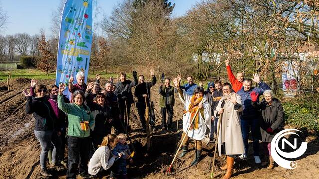 Vrijwilligers creëren eetbaar groen oase in Plukrijk Morkhoven