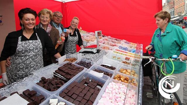 Axana en Larissa met snoepkraam Laartje Bolle op Kempense markten : vrijdag eerste keer in Herentals