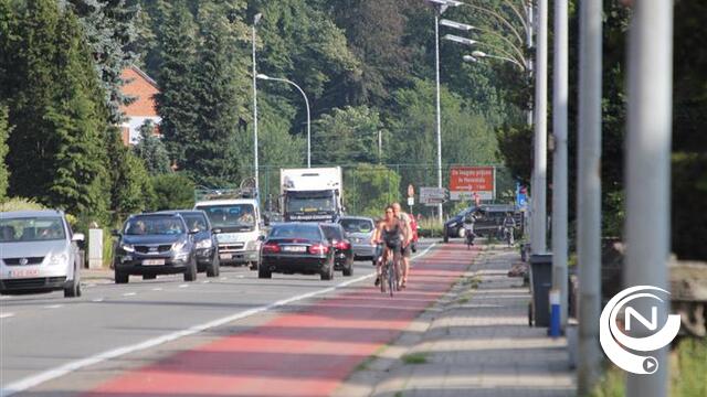 Verkeerslichten op kruispunt Poederleeseweg met Olympiadelaan Herentals 