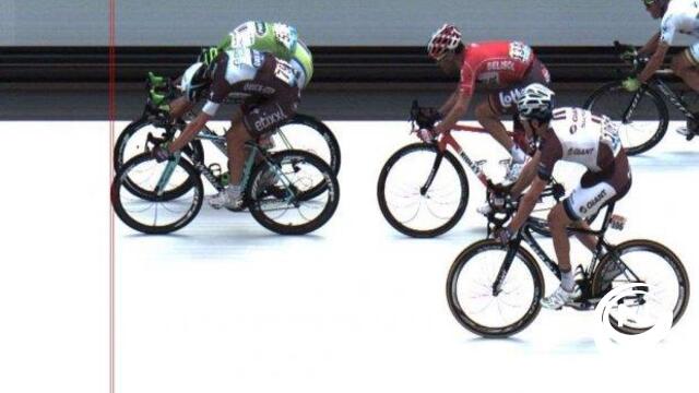 Tour : Trentin troeft Sagan af in millimeterspurt, Van den Broeck valt opnieuw maar is OK