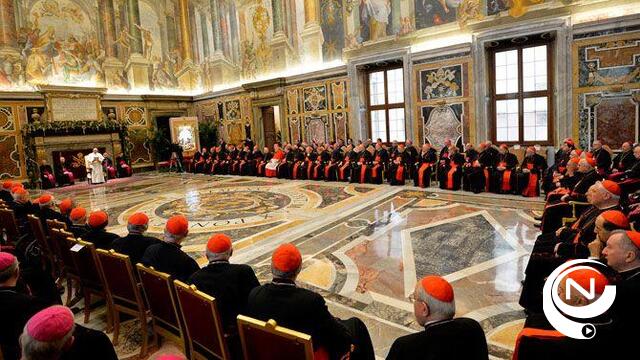 Kerk : 'Spirituele alzheimer verlamt volledig Vaticaanse bureaucratie'