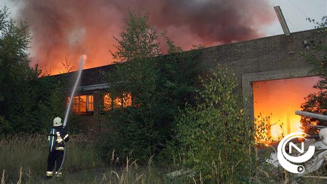 Zware brand legt gebouwen van vroegere radiatorenfabriek VEHA in de as : brandstichting, vandalisme