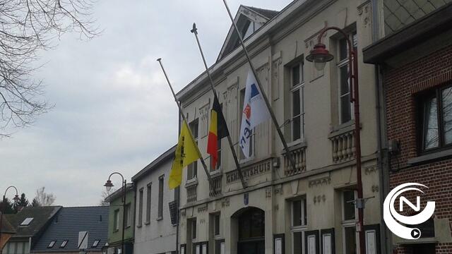 Drie dagen van nationale rouw, vlaggen halfstok aan openbare gebouwen (9)