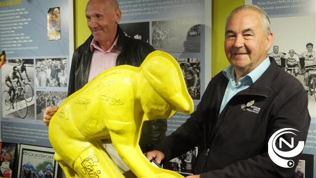 Ward Sels signeert 'Gouden Ontsnapte' in Grobbendonks wielermuseum