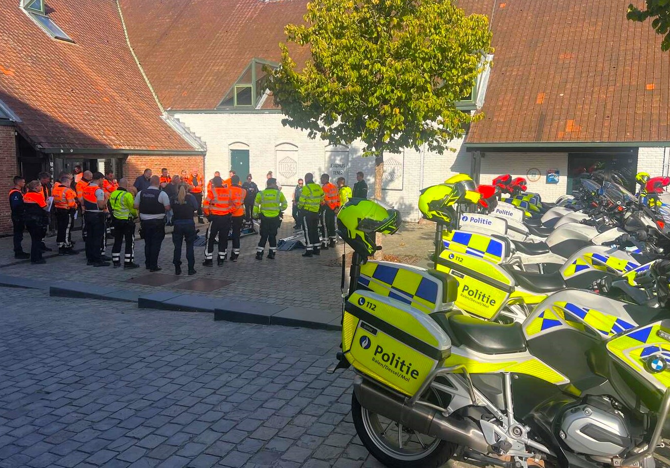 Tijdens een gezamenlijke controleactie met de politiezones Regio Turnhout, Balen-Dessel-Mol, Zuiderkempen, Neteland, Geel-Laakdal-Meerhout, Noorderkempen en Heist werden e-steps, bromfietsen en elektrische fietsen gecontroleerd. In totaal namen 35 politiemedewerkers deel. 