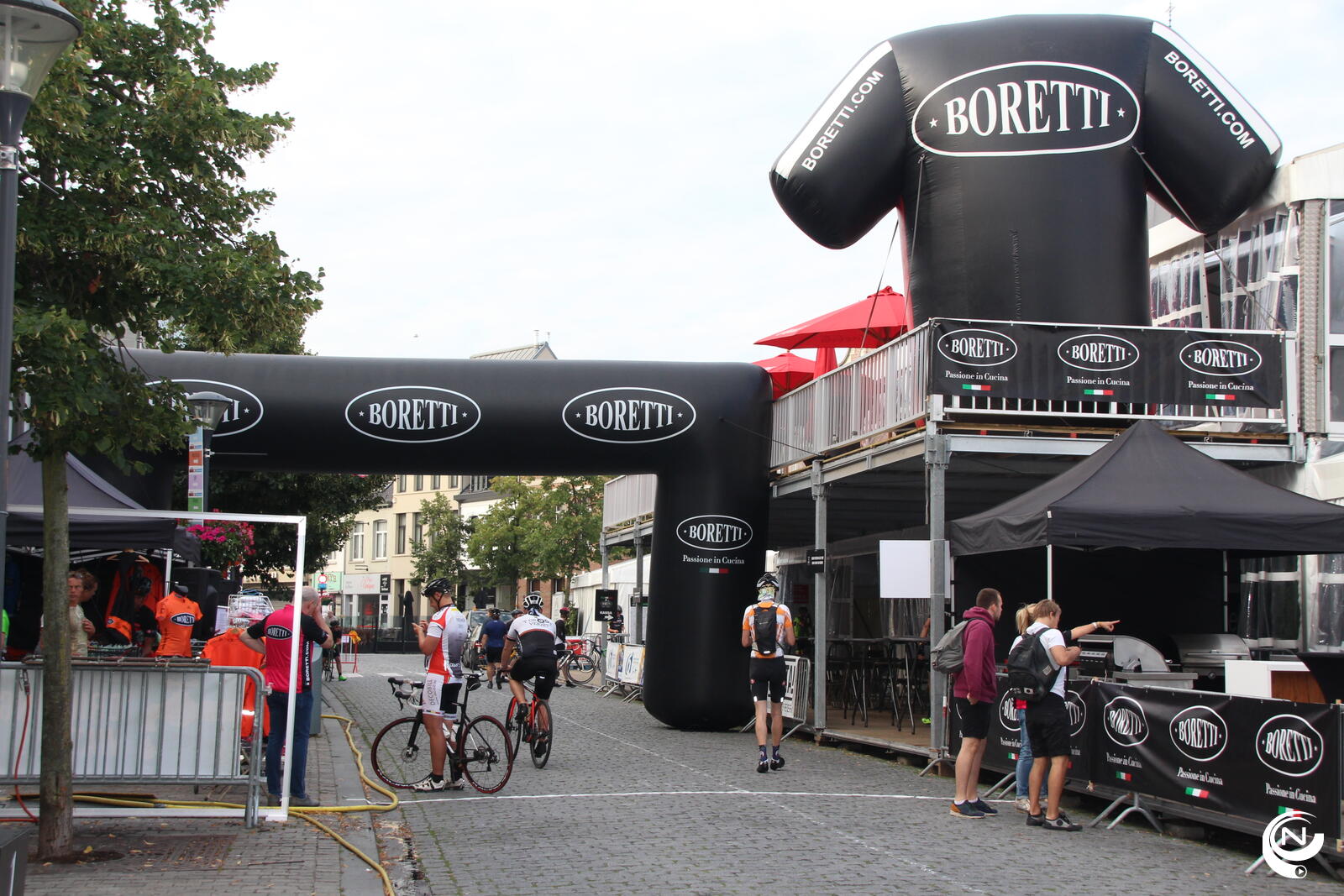 6e Classico Boretti 2.500 fietsers aan de start op zonovergoten Grote