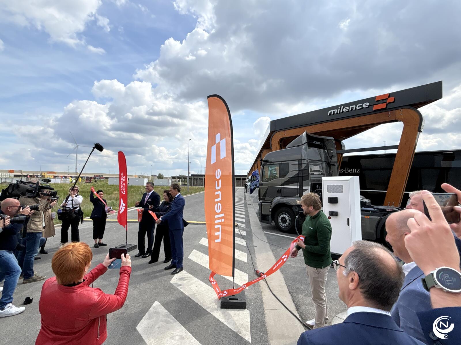  Europa's grootste publieke oplaadpunten voor elektrische zware voertuigen opent in het Antwerpse havengebied