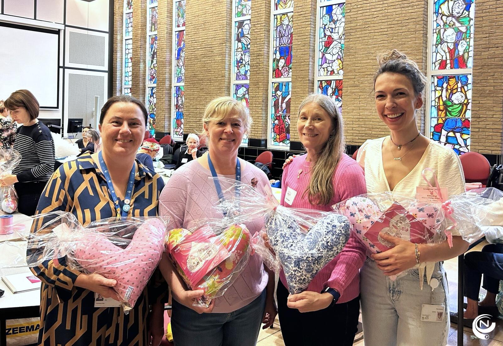 Borstkliniek van GZA Ziekenhuizen en de American Women’s Club of Antwerp (AWCA) samen kussentjes voor borstkankerpatiënten