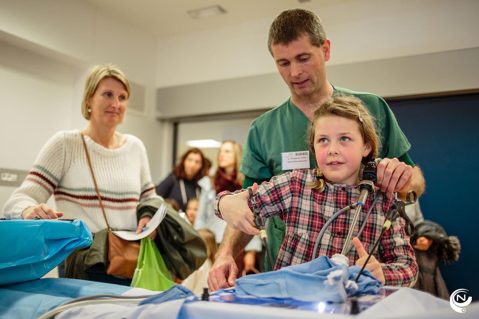 Op zondag 19 oktober organiseert AZ Turnhout een grote opendeurdag. Tussen 10 en 17 uur zijn bezoekers welkom op beide campussen voor een unieke kijk achter de schermen van het ziekenhuis.     Meer dan 40 ziekenhuisdiensten nemen deel aan een boeiend kijk-en-doe-parcours voor jong en oud.