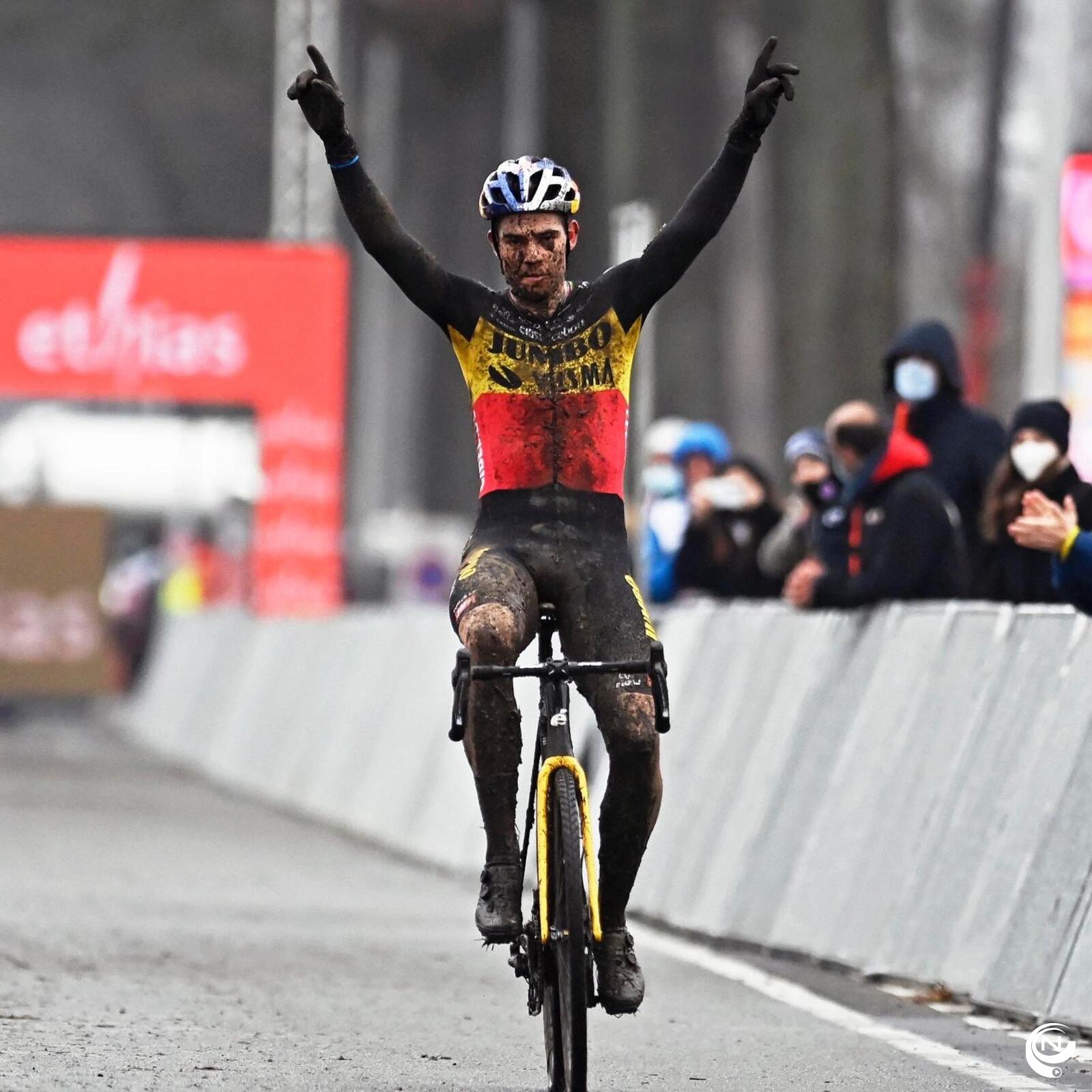 Wout van Aert is beste modderduivel in Dendermonde, Van der Poel 2e bij comeback, Toon Aerts 3e