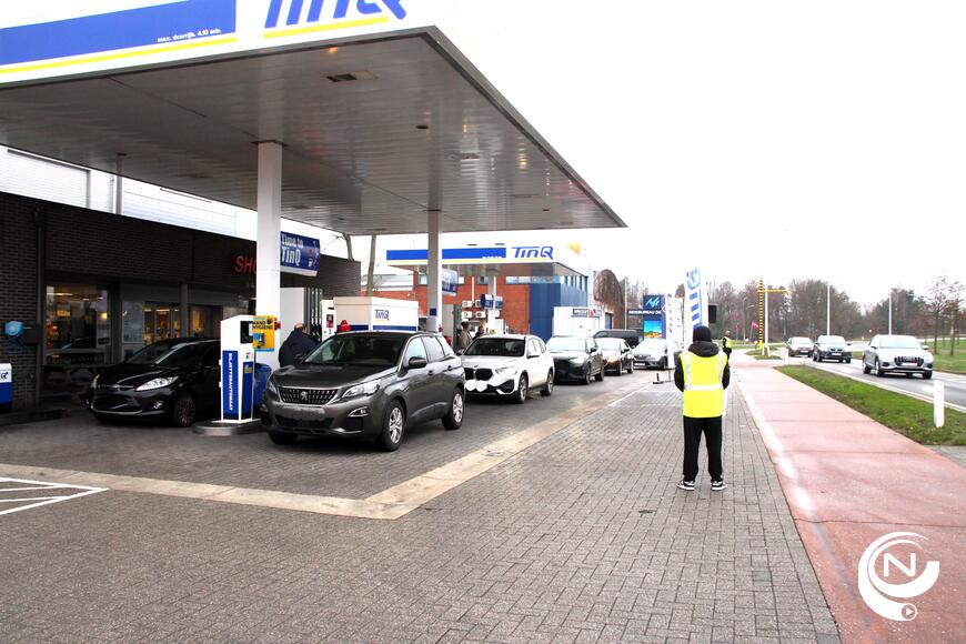 Gezellig Aanschuiven Tijdens Promotiedag Bij Tankstation TinQ ...