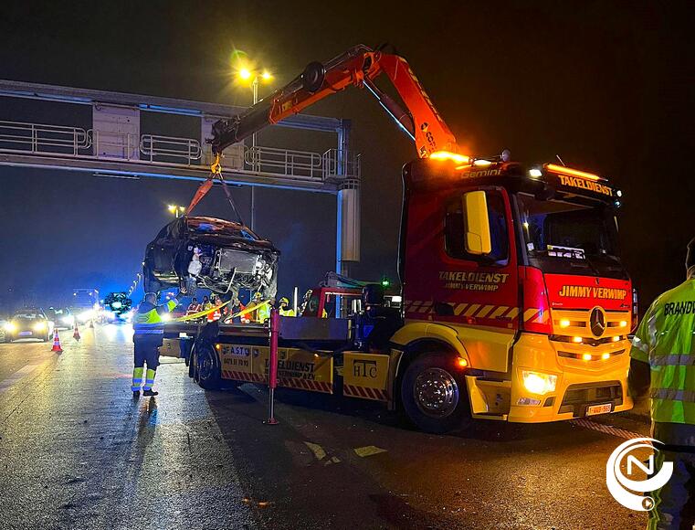 E313 : zwaar ongeval aan Herentals-Oost/Olen  auto over de kop.