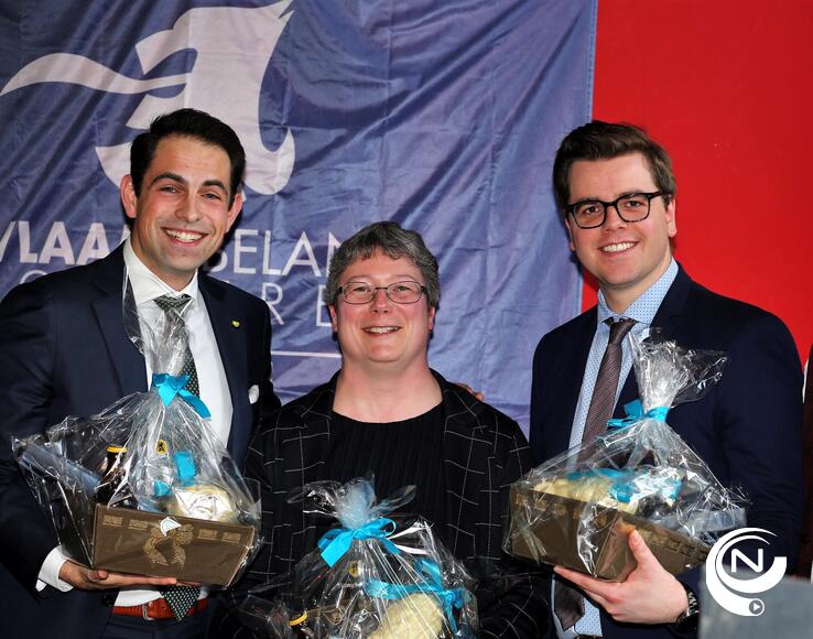 Els Sterckx (midden) met Tom Van Grieken (l.) bij de VB-nieuwjaarsreceptie in Heultje (2020)