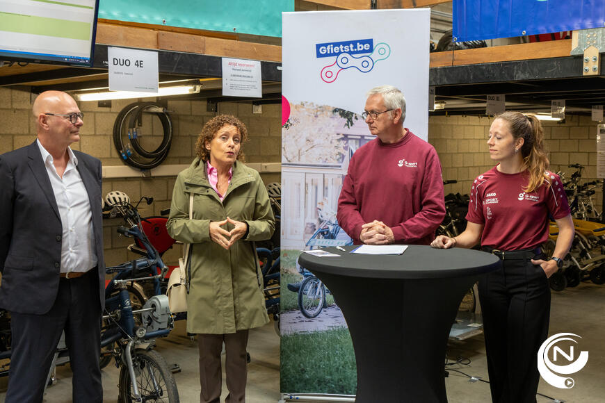 v.l.n.r. ​ Pol Vanden Weygaert (directeur Gielsbos), uittredend minister Lydia Peeters, Stef Dehantschutter (voorzitter G-sport Vlaanderen) en Silke De Waelle (G-sport Vlaanderen) - foto Luc Bruggeman/NNieuws.