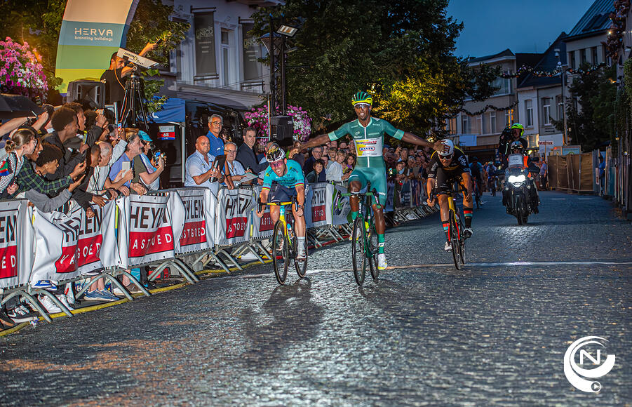 Biniam Girmay allersnelste in Herentals na spannende sprint, 2e Cavendish en De Lie op podium : 25.000 fans genieten