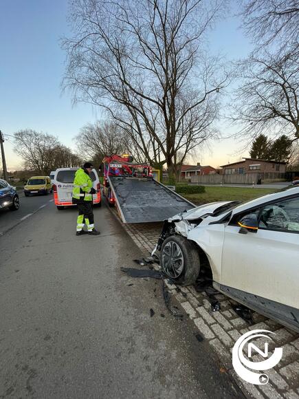 3 voertuigen botsen aan kruispunt Hezewijk - Herentalseweg Olen