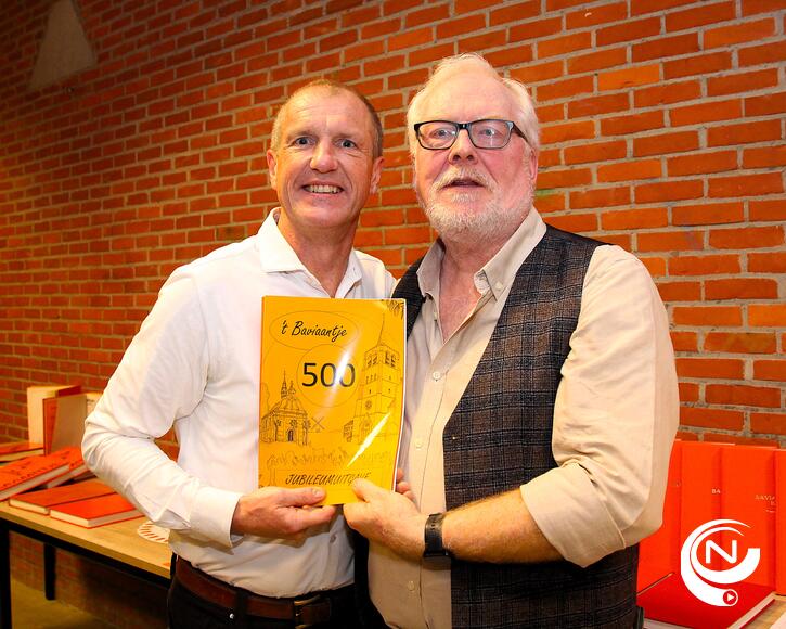 Burgemeester Jan Bertels : "Proficiat! 500 exemplaren, dat moet je verdienen!"