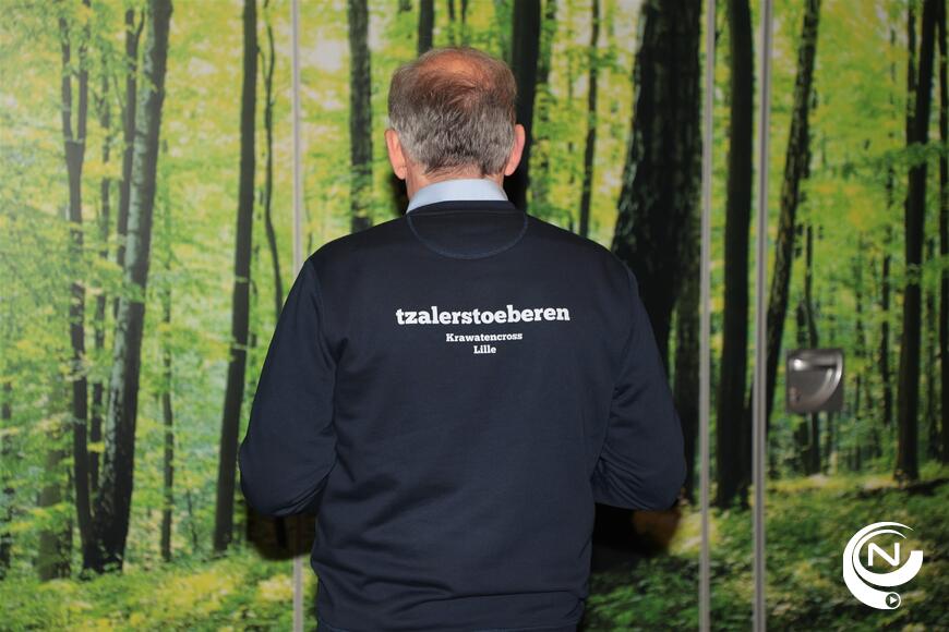 Het vrijwilligersteam van de Krawatencross draagt zondag de slogan ‘t Zal er stoeberen