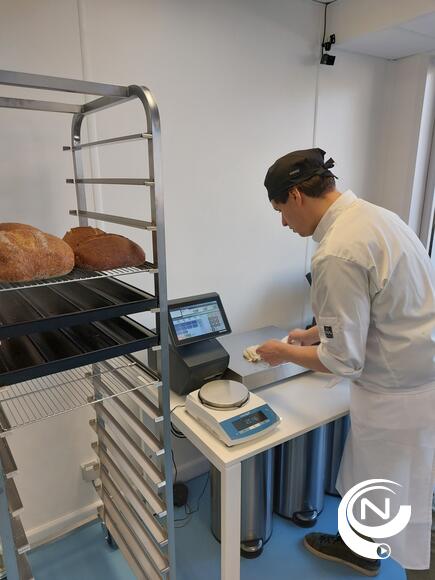 De Vuyst nam alvast een volleerde bakker in dienst om zowel zuurdesembrood als gistbrood te bakken in twee volledig gescheiden productielijnen. (Foto Luc De Vuyst)