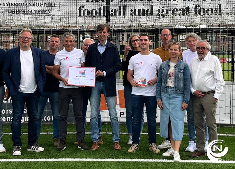 Foto vlnr. : schepen voor Welzijn Bart Michiels (CD&V), sectormanager stad Bart Van Ballaer, dr. Toon Claes, gewezen algemeeen directeur stad Dirk Soentjens, Griet De Ceuster, Vincent Peters, Rik Van Bauwel, Eva Brandwijk, Paul Van Tendeloo en Guy Tegenbos (Herentals aan Z) : blij met de steun van Ethias