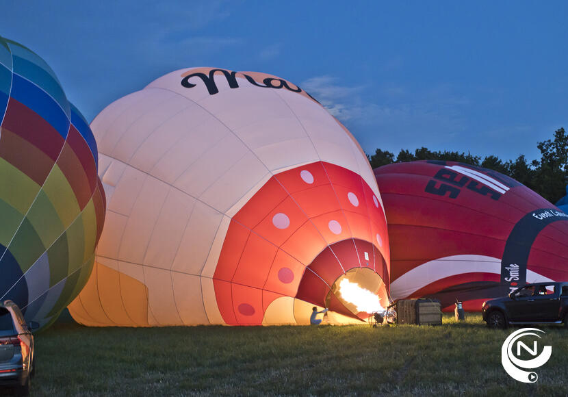 De nightglow kon vrijdagavond wel plaatsvinden. Daarbij worden de ballonnen verankerd aan de wagens, rechtgezet en verlicht. Ze blijven op de grond staan, wat veel minder risico's met zich meebrengt.