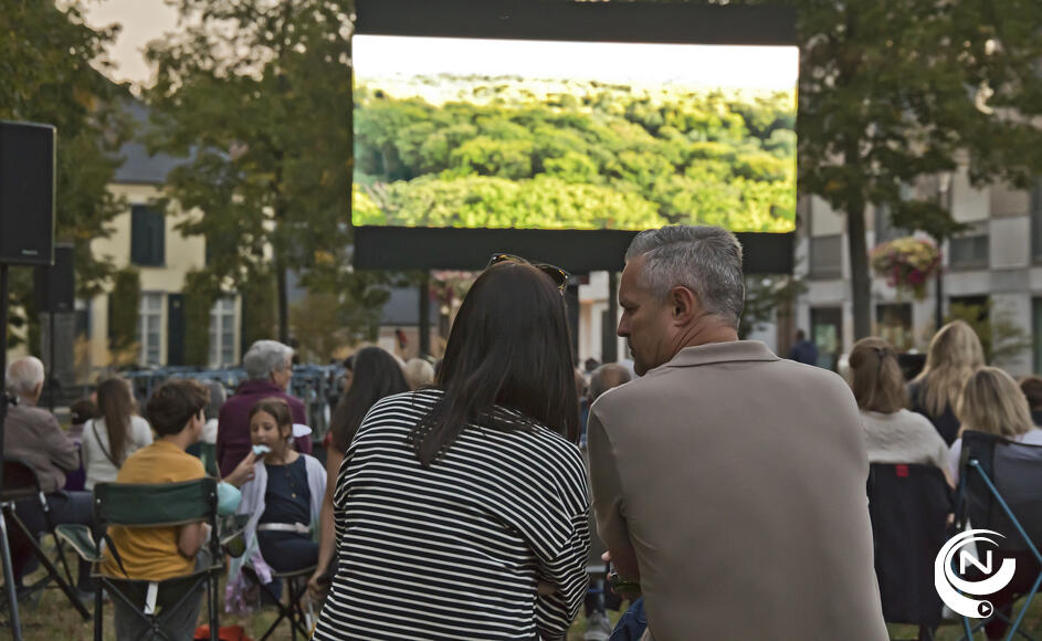 Vorselaar zijn baseline “verrassend, natuurlijk” alle eer aan met een openluchtvertoning van de film Onze Natuur, en een knappe roofvogelshow op het marktplein. 
