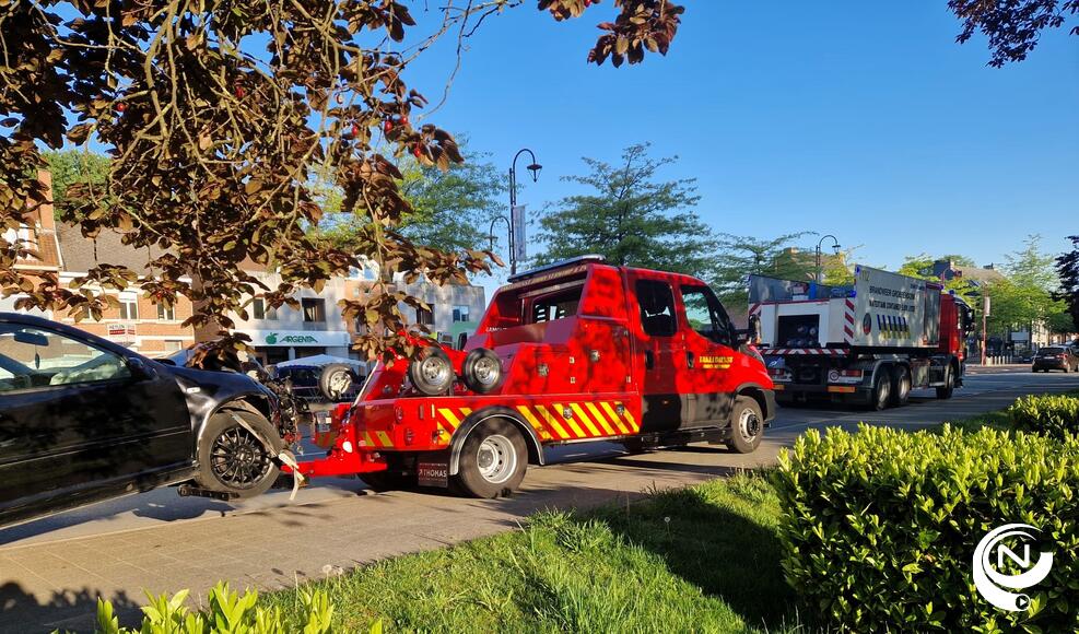Bestuurster (32) onder invloed van drugs botst tegen infobord Astridplein Grobbendonk 