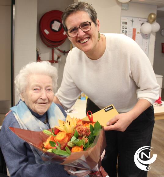 WZC Bremdael Emma Horemans 100 jaar : "Ik word hier nogal in de watten gelegd, amai!"