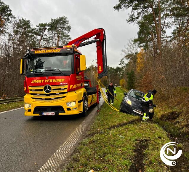 E313 : bestuurder onder invloed van drugs rijdt in gracht aan oprit Herentals-West Grobbendonk