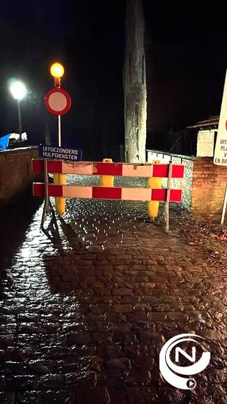De Watermolenweg is afgesloten wegens wateroverlast : zowel voor zwakke weggebruikers als gemotoriseerd verkeer