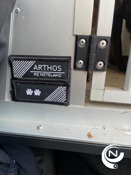 Politiehonden Kibo en Arthos Neteland hebben eigen naamplaatje