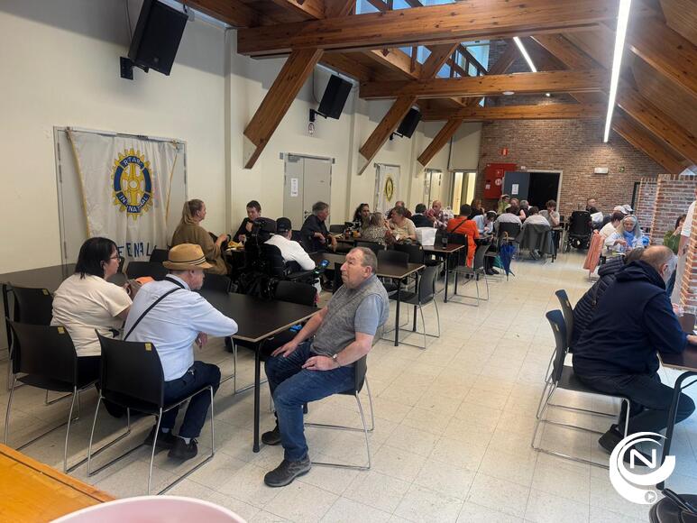 Dinsdagnamiddag organiseerde Rotary Club Herentals en het OPH (Overleg voor Personen met een Handicap) tijdens de septemberkermis een méér dan geslaagde ‘integratiedag voor personen met een beperking’ met zo'n 150 enthousiaste deelnemers. Tijdens de regen werd van een frisdrankje genipt en gezellig gepraat.