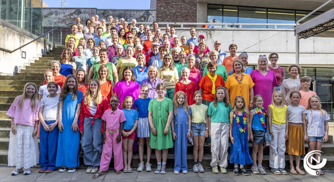 Kleurenoffensief' : 'Grootse, pakkende productie van choreografe Tina Van Roy'