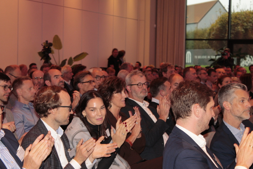 Tegen die achtergrond bracht Multimodaal.Vlaanderen, een businessunit van VIL, vandaag meer dan 200 professionals uit de logistiek samen tijdens Baanbrekers 2026 in De Montil in Affligem. De awardshow zette bedrijven en personen in de kijker die multimodaal transport vandaag al concreet toepassen.  