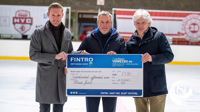 HYC-voorzitter Frank Van Reeth mocht nog een cheque van €2.500 aan het Olivia Fund Eddy Hendrickx overhandigen