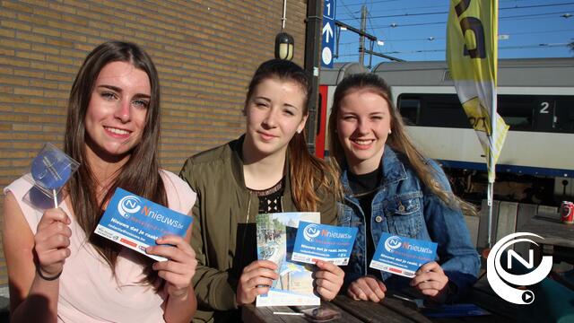 Dag van Europa 9 mei : 'Europa in je Buurt' heeft actie gevoerd aan het station Herentals, de knapste N-lezeressen mochten mee op de foto / Johan Temmerman. 