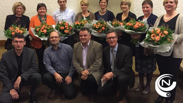 Gemeentebestuur Kasterlee zet verdienstelijke werknemers in de bloemen 